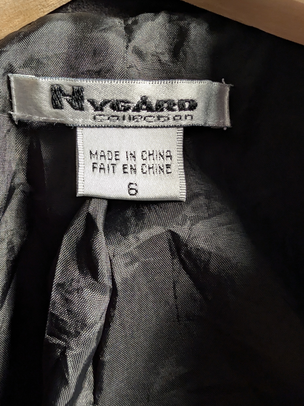 Peter Nygard Black Embroidered Velvet Blazer with Decorative Clasp - Picture 7 of 11